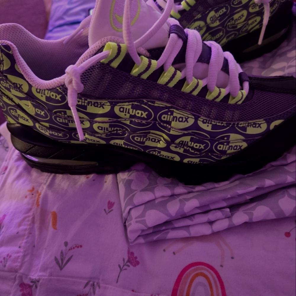 Brand new Air Max's custom made, never been worn,